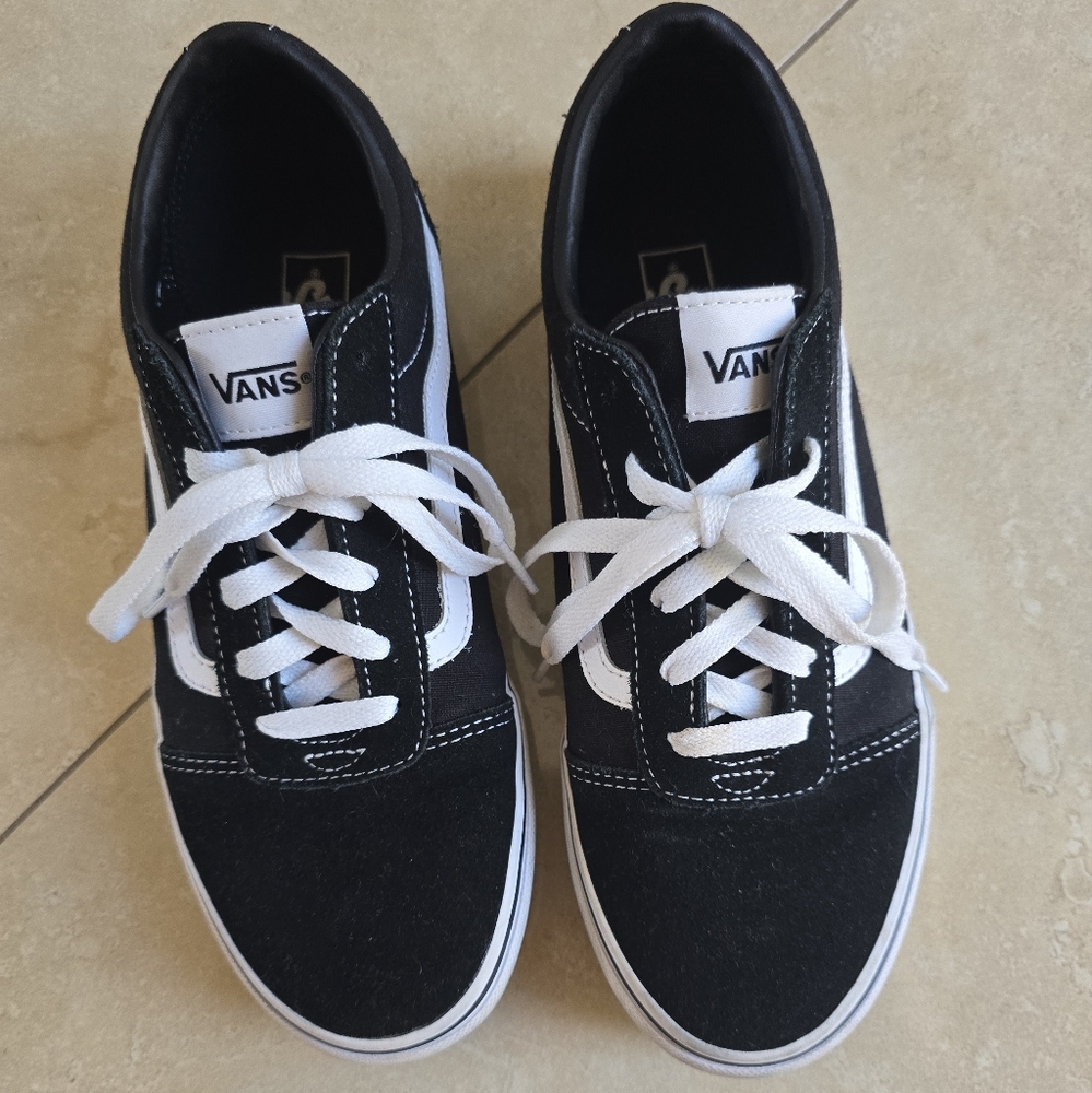 Black Van's Sneakers, Youth Sz 7, EUC